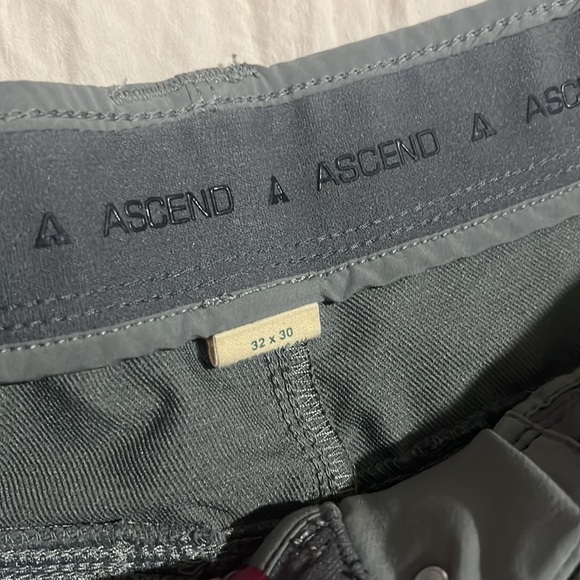 ASCEND PANTS SIZE 32X 30 RELAXED FIT - Picture 3 of 5